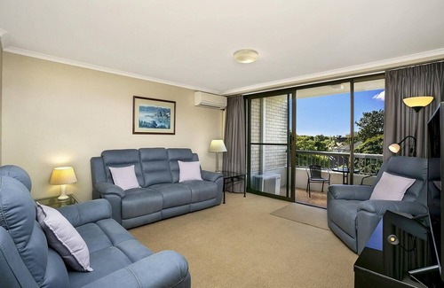Cremorne Apartment | Cremorne - HAMP1 - Hampden Avenue - Bright 1BR with Sunroom, Balcony Garage Near Neutral Bay Shops