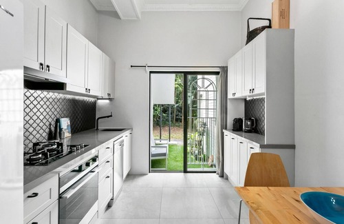 Cremorne Apartment | Cremorne - HOLT2 - Holt Ave - Elegant 2BR Heritage Apartment with Modern Comforts in Charming Cremorne