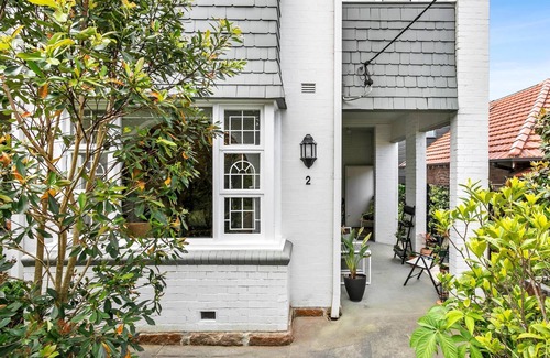 Cremorne Apartment | Cremorne - HOLT2 - Holt Ave - Elegant 2BR Heritage Apartment with Modern Comforts in Charming Cremorne