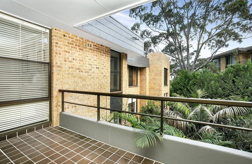 Cremorne Apartment | Cremorne - SPF13 - Spofforth Street - Sunny 2BR Apartment with Balcony Parking Near Cremorne Shops Transport