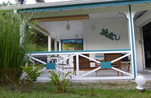 Petit-Bourg House | Creole bungalow/pool in an exotic garden (2 persons)