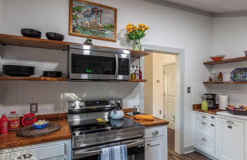 Natchez Cottage | Creole Cottage | 2/1 | Pet Friendly w/Fee, Walk to Downtown, Grill, Washer/Dryer