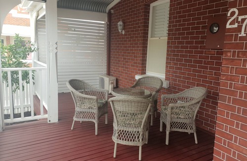 South Fremantle House | Crepe Myrtle Cottage in South Fremantle. Location + Wow factor