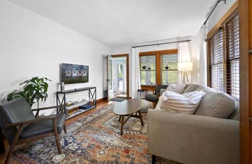 Chincoteague House | Crepe Myrtle Cottage