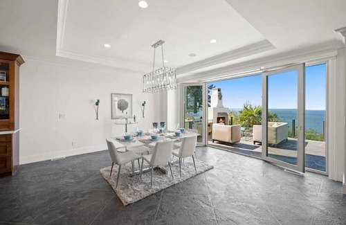 Crescent Beach House | Crescent beach deluxe house- 6 bedrooms