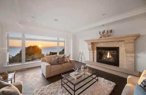 Crescent Beach House | Crescent beach deluxe house- 6 bedrooms