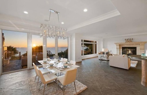 Crescent Beach House | Crescent beach deluxe house- 6 bedrooms