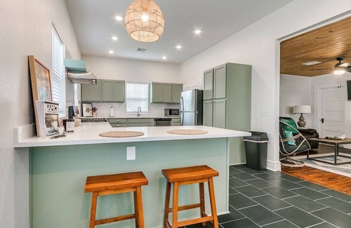 Crescent House | Crescent Clean and Ready! Wi-fi. Sleeps 7. Pets OK!