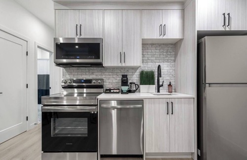 Crescent Heights Apartment | Crescent Heights Guest Suite