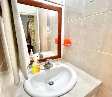 Runaway Bay Apartment | Crescent Lodge