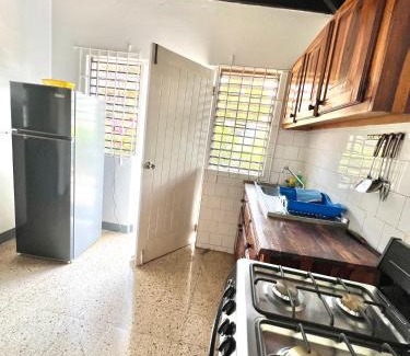 Runaway Bay Apartment | Crescent Lodge