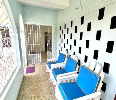 Runaway Bay Apartment | Crescent Lodge