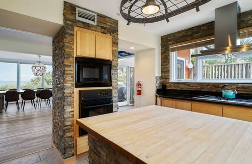 Crescent Beach House | Crescent Lookout Spectacular Pristine Oceanfront home sleeps 16