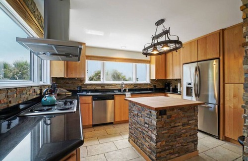 Crescent Beach House | Crescent Lookout Spectacular Pristine Oceanfront home sleeps 16