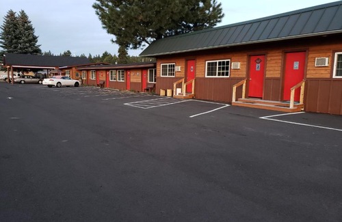 Crescent Hotel | CRESCENT MOON MOTEL