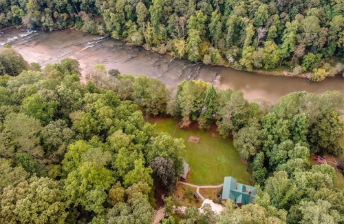 Ellijay Cabin | Crescent Moon on the River