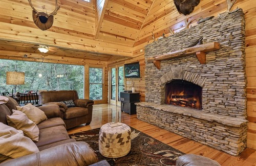 Ellijay Cabin | Crescent Moon on the River