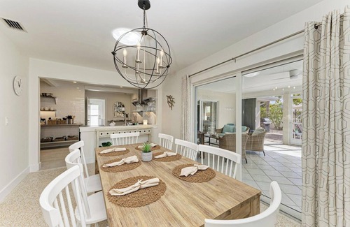 Anna Maria House | Crescent Palms north end AMI, 2 King suites,walk to bay beach stunning pool