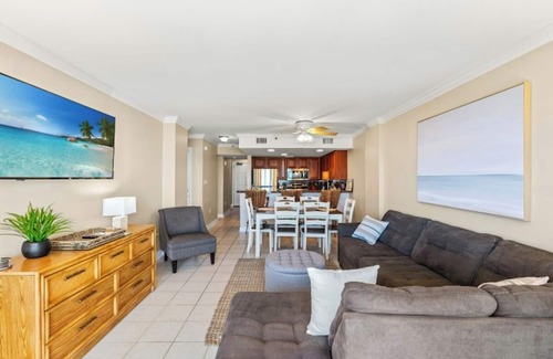 Crescent Beach Apartment | CRESCENT TOWERS II 107 - Beachfront