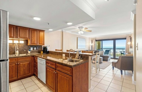 Crescent Beach Apartment | CRESCENT TOWERS II 107 - Beachfront