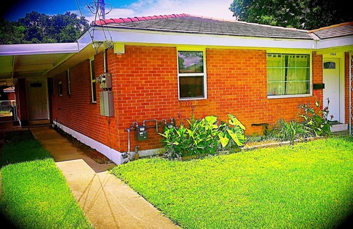 Whitney House | CRESECENT CITY HAVEN