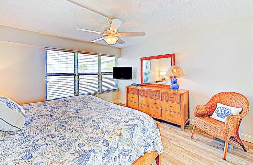 Crescent Beach Apartment | Cresent Sandpiper Condo Unit B205