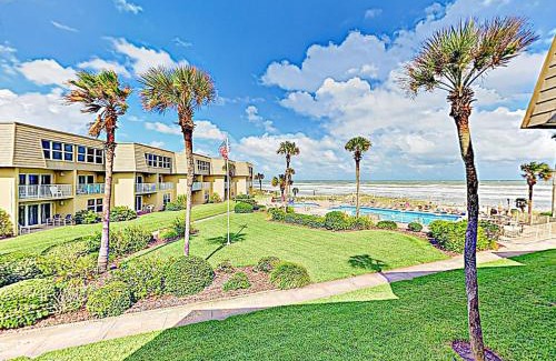 Crescent Beach Apartment | Cresent Sandpiper Condo Unit B205