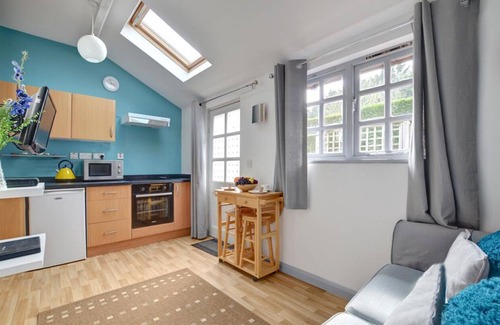 Abbess Roding House | Cresslands - One Bedroom House, Sleeps 2