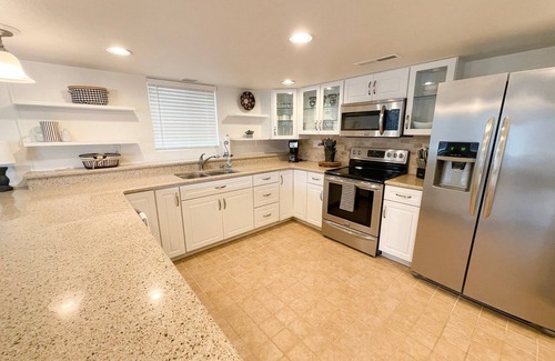 Osage Beach House | Crest Terrace - NEWLY REMODELED | Lake View/Lake Access with Boat Slips | Sleeps 9