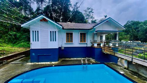 Kunnathidavaka House | Cresta pool villa