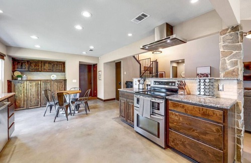 North Buttercup Creek House | 'Crested Oak'-Hot tub! Fire Pit! Game Room! Pet Friendly!