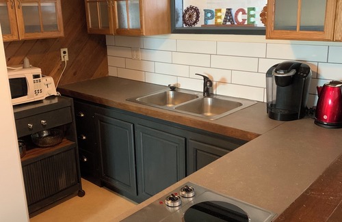 Creston Apartment | Creston, BC - Vintage Vacation SuitenCozy, 2 bedrooms, in town.