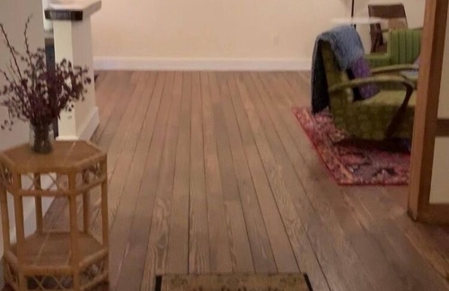 Creston Apartment | Creston, BC - Vintage Vacation SuitenCozy, 2 bedrooms, in town.