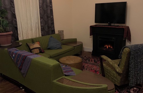 Creston Apartment | Creston, BC - Vintage Vacation SuitenCozy, 2 bedrooms, in town.