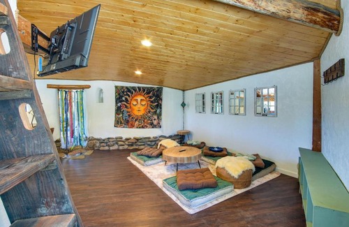 Crestone Apartment | Crestone Whimsy - Bohemian Mountain Retreat!