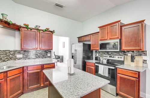 Crestview House | Crestview Family Home: Screened Porch & Games!