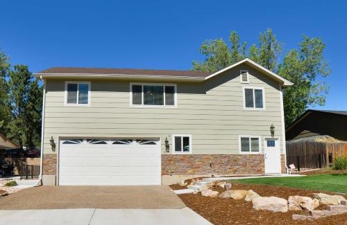 Central Colorado Springs House | Crestview Place Family Home 2 Mins to UCCS Patio and BBQ