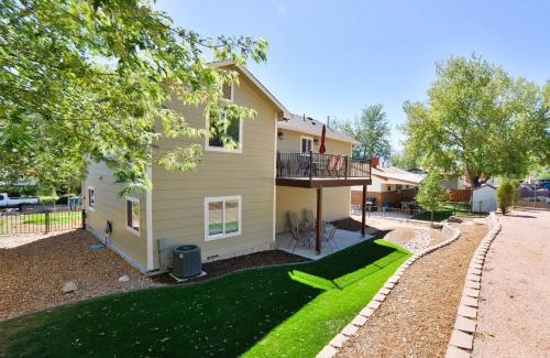 Central Colorado Springs House | Crestview Place Family Home 2 Mins to UCCS Patio and BBQ