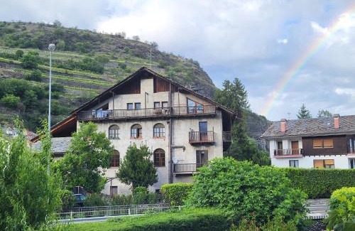 Saint-Pierre Apartment | Cretallaz - Rustic house in strategic location with castle view, free parking and WiFi