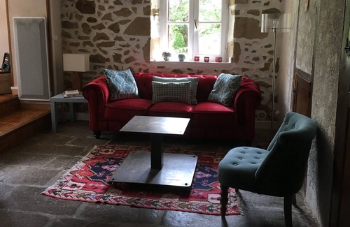 Bussiere-Dunoise House | Creuse cottage in a poet's garden