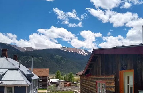 Twin Lakes Cabin | Crib house studio cabin - mountain views, .25mls to lake, quiet comfort!