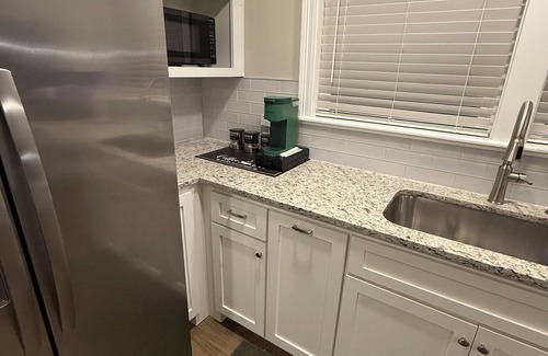 Baton Rouge House | Cricket & Clover Retreat Near SU, LSU & Airport, WiFi, AC, and Full Kitchen