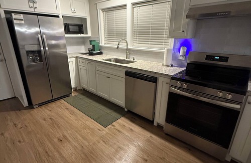 Baton Rouge House | Cricket & Clover Retreat Near SU, LSU & Airport, WiFi, AC, and Full Kitchen