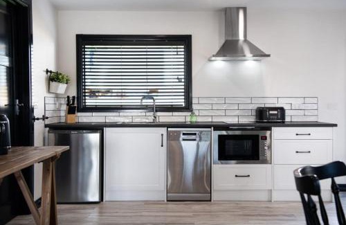 Daylesford House | Cricklewood- 2 bedroom enchanting miner's cottage