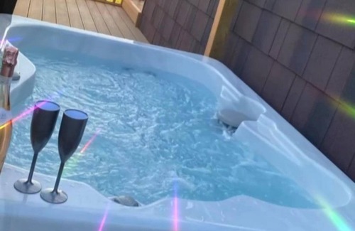 Hayton Cabin | Criffel Pod, Hayton near Hadrian's Wall, pet friendly and hot tub