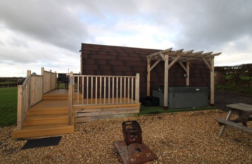 Hayton Cabin | Criffel Pod, Hayton near Hadrian's Wall, pet friendly and hot tub