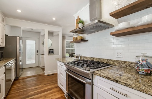 Northport Cottage | Crimson Cottage