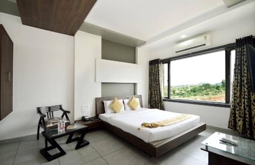 Nathdwara Hotel | Crimson Park Shripriya Hotel