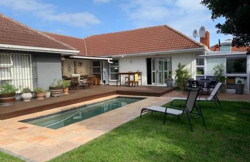 Bloubergstrand House | Crinum House and cottages in Bloubergstrand