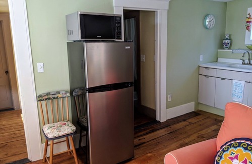 Gloucester House | Cripple Cove Apartment in historic home across from harbour in Gloucester, MA
